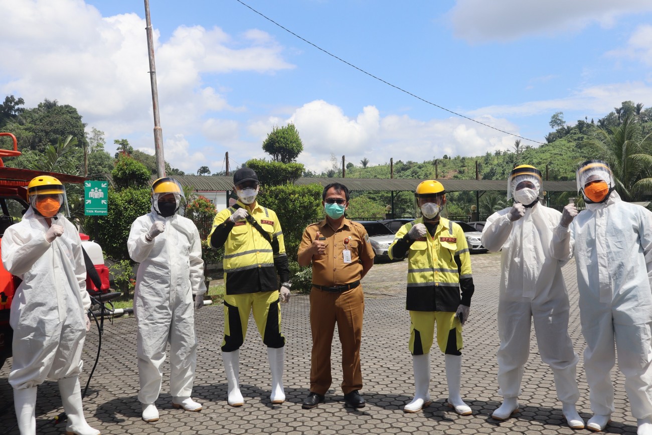 BPBD Kaltim Lakukan Penyemprotan Cairan Disinfektan di Kantor Disbun