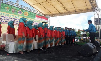 Paduan Suara Disbun Buka PEDA IX KTNA Kaltim 2016 